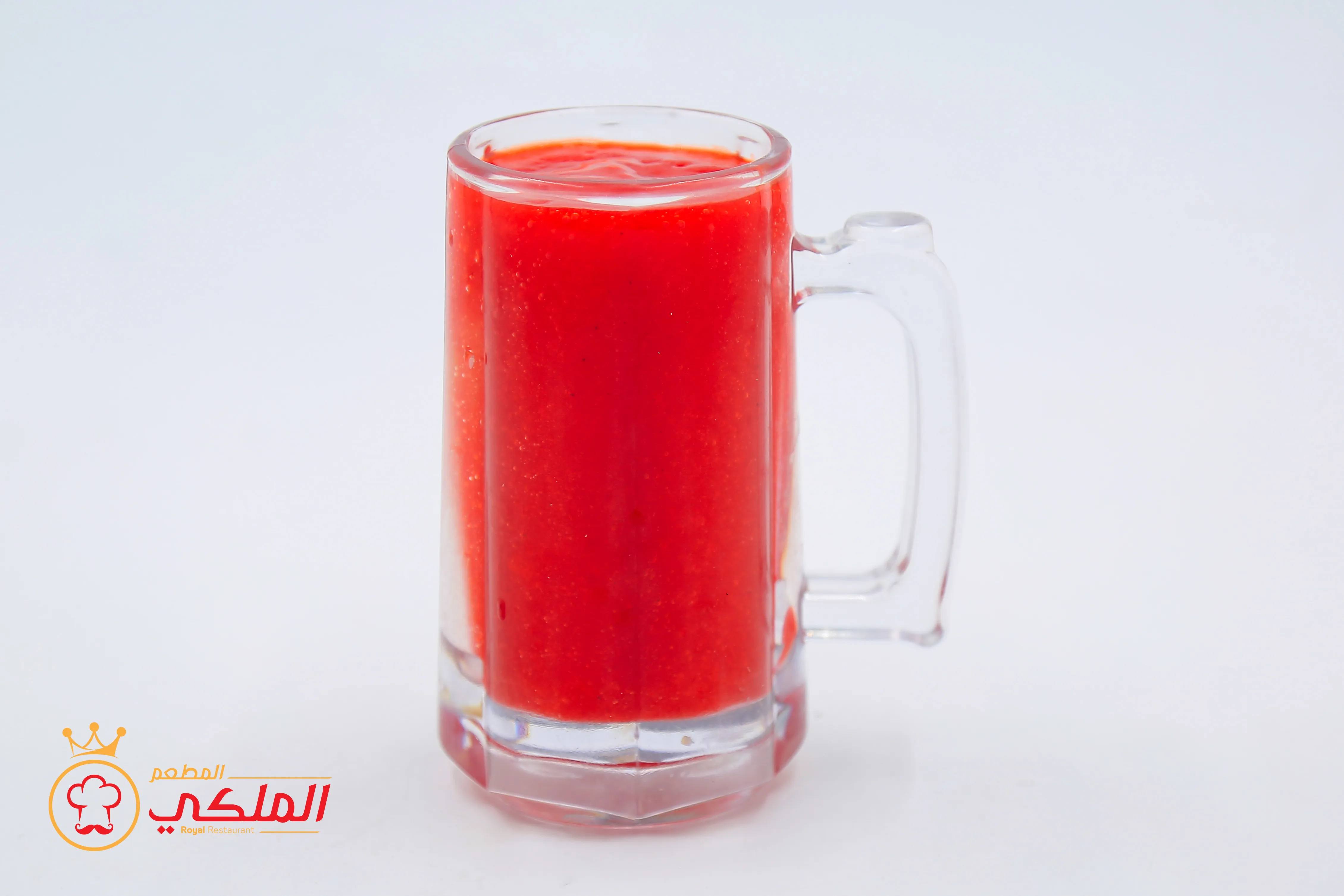 عصير فراولة - عصير فراولة طبيعي في المطعم الملكي صنعاء. لون أحمر جذاب وطعم حلو. طبيعي 100%. المفضل في صنعاء. احجز في أفضل مطعم بصنعاء